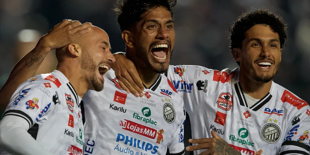 Zuluaga, Índio e Cristiano celebraram o gol do Fantasma
