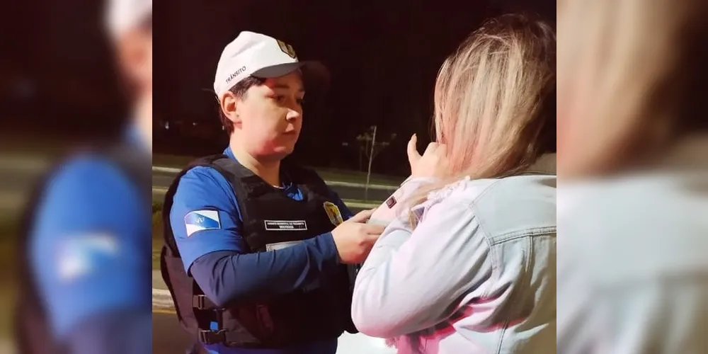 Teste de etilômetro constatou que mulher dirigia em estado de embriaguez.