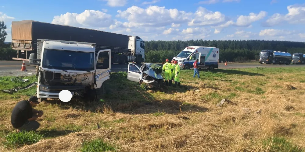 O Pálio ficou completamente destruído com a batida