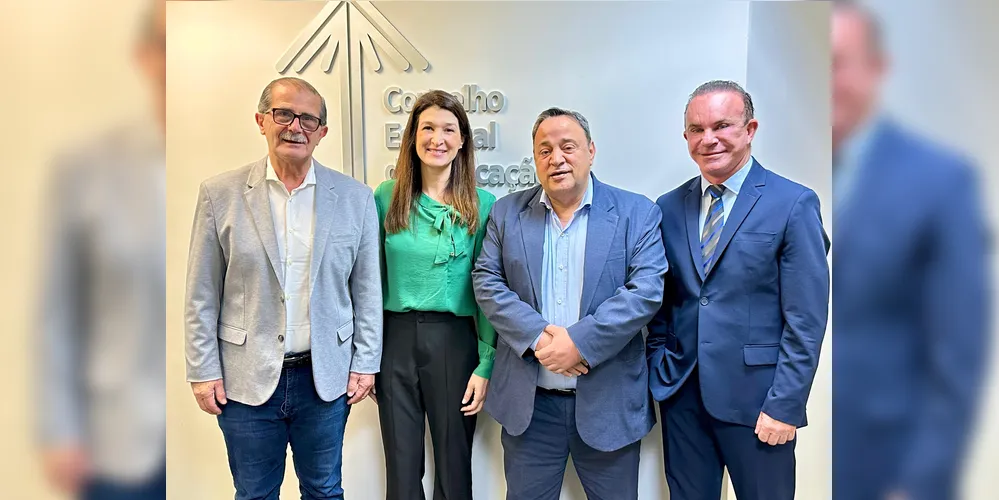 Empossamento de Edson Aires (à direita) ocorreu nesta segunda (1º)