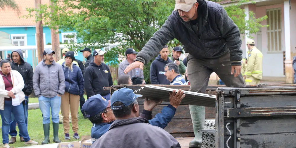 Moradores que ainda precisam de doações devem procurar os Cras
