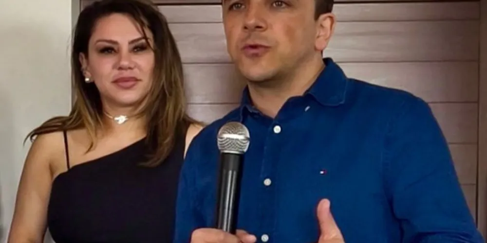 Deputado federal Aliel Machado ao lado da presidente da AMCG e prefeita de Imbaú, Dayane Sovinski, durante reunião em Ivaí