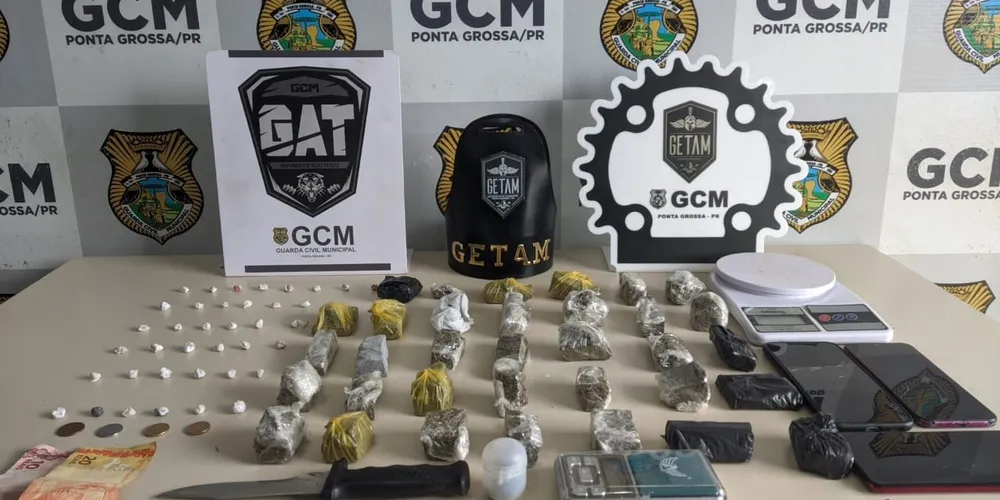 Equipes da GCM apreenderam as substâncias e objetos que estavam com o menor de idade e outro indivíduo, encaminhados à 4ª Central de Flagrantes.