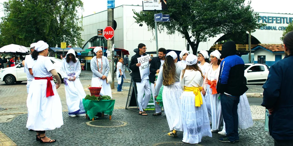 O Terreiro de Umbanda Pai José de Aruanda, através do projeto Uma Família do Axé, promoveu o Benzimento na Rua – Axé e Respeito