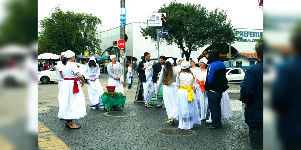 O Terreiro de Umbanda Pai José de Aruanda, através do projeto Uma Família do Axé, promoveu o Benzimento na Rua – Axé e Respeito