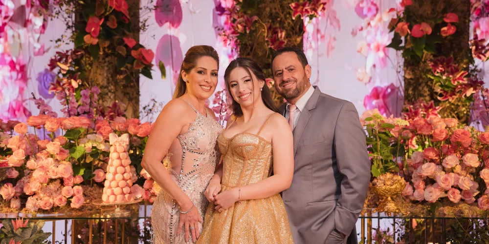 A querida Ana Carolina Santos ao lado de seus pais Aline Cristina Moura e Paulo Ricardo Pereira dos Santos