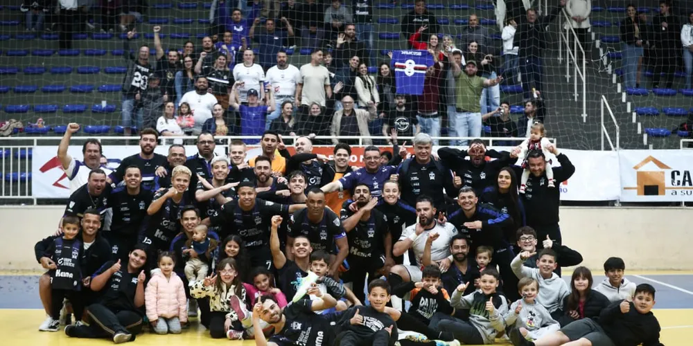 O jogo foi realizado neste sábado (13), no Ginásio Oscar Pereira, em Ponta Grossa