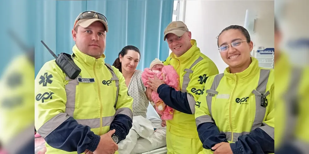 Os socorristas Aurélio Coutinho, Solivan R Teixeira e Jamile P. Mulfait com Jucilene e Maria Cecília