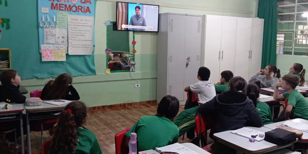 Os alunos utilizaram a videoaula sobre o tema para se aprofundar no assunto e realizaram as atividades propostas na aula