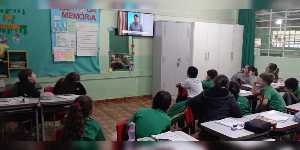 Os alunos utilizaram a videoaula sobre o tema para se aprofundar no assunto e realizaram as atividades propostas na aula