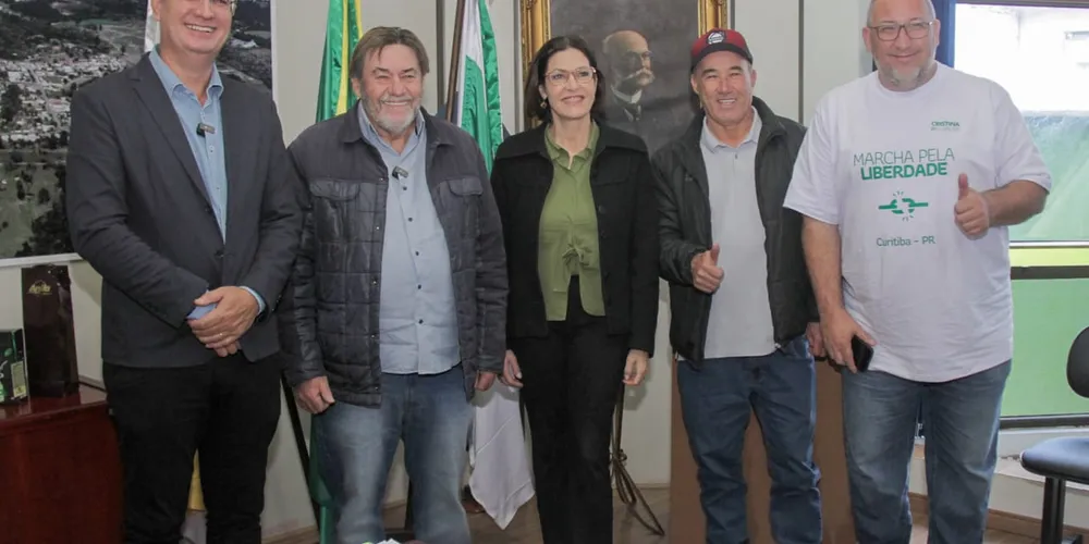 Na imagem: Julio Küller, Ivanor Muller, Cristina Graeml, Ademilson Pires e José Santos da Rosa