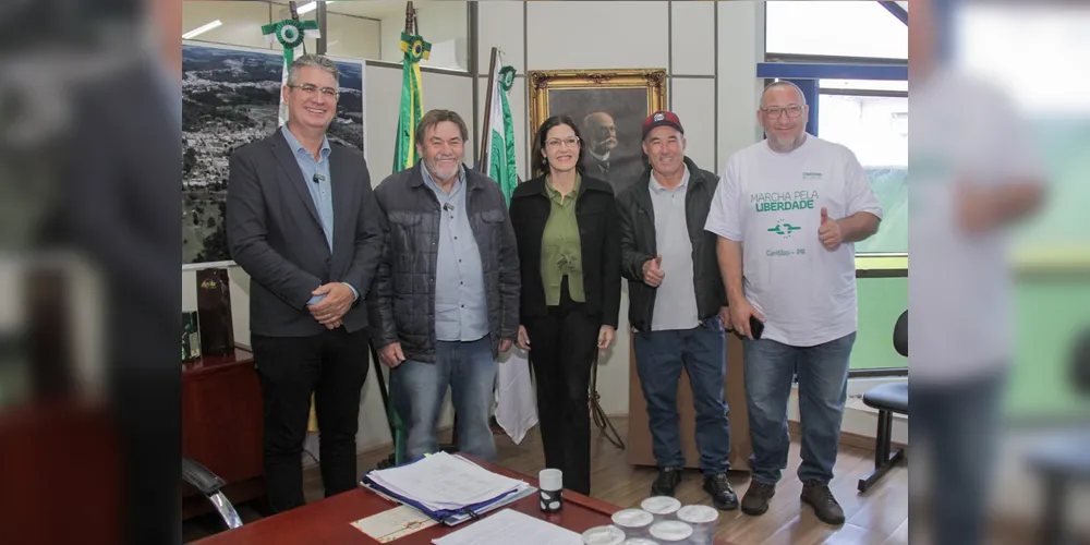 Na imagem: Julio Küller, Ivanor Muller, Cristina Graeml, Ademilson Pires e José Santos da Rosa