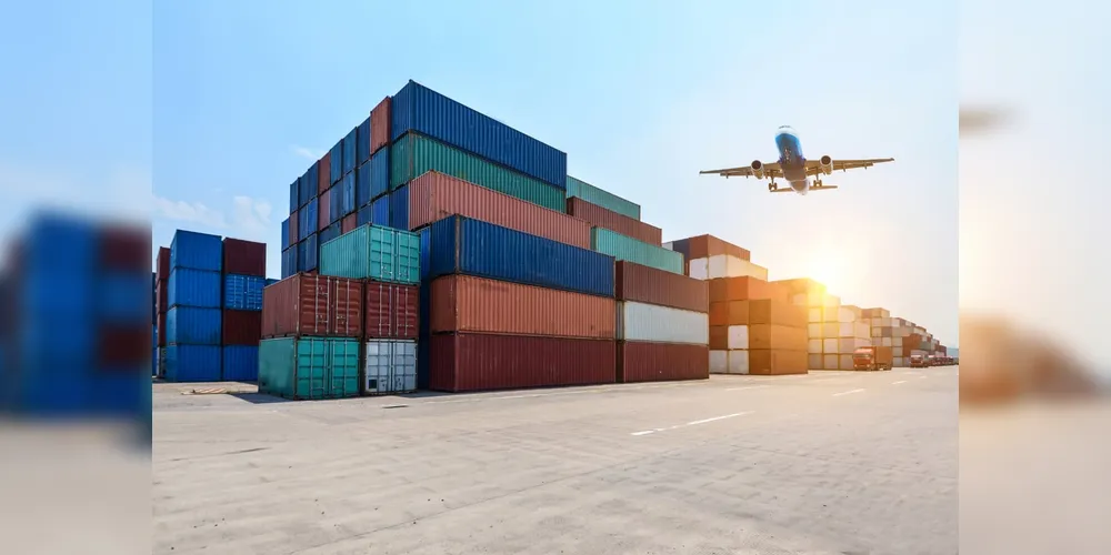 Um Porto Seco é uma estrutura de armazenamento localizada fora das cidades litorâneas