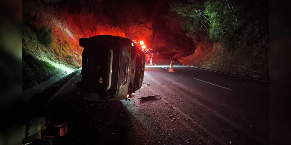 O acidente aconteceu na noite desta sexta-feira (19), no KM 164 da rodovia