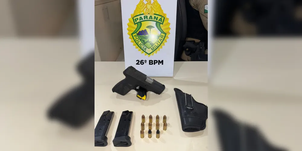 O homem e a arma foram encaminhados para a delegacia de Polícia Civil
