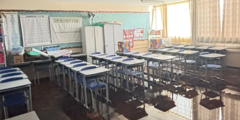 Sala de aula alagada