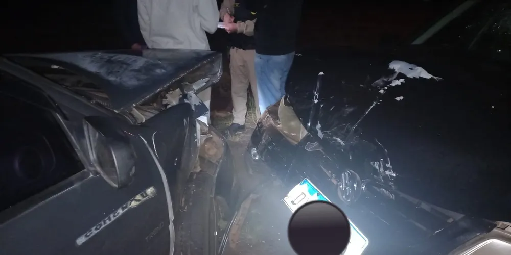 Apesar do impacto, os danos causados foram apenas nos carros