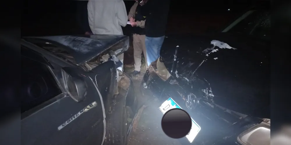 Apesar do impacto, os danos causados foram apenas nos carros
