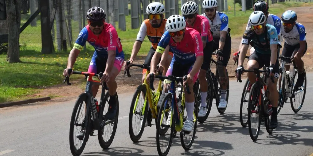 Fechando a programação, o Circuito Municipal de Ciclismo levou 96 competidores ao campus da UEPG