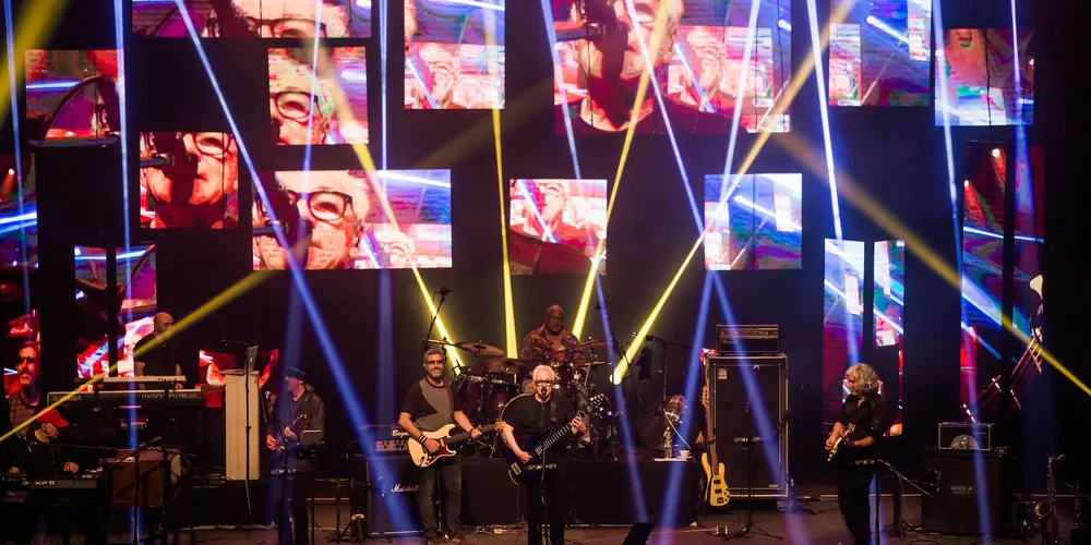 A venda ocorre durante o horário de funcionamento comercial do estabelecimento