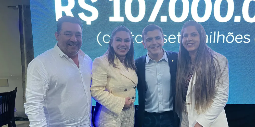 Dayane Sovinski esteve reunida com o deputado federal Aliel Machado e demais lideranças