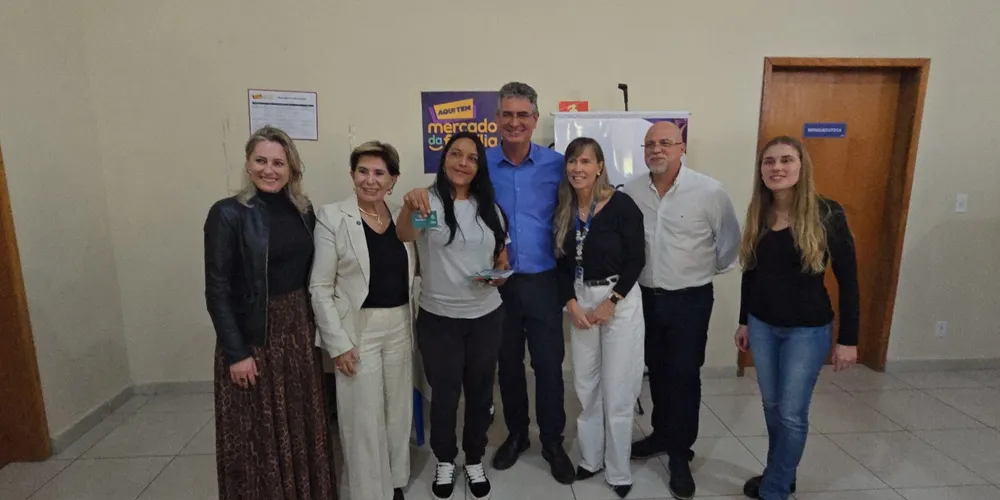 Ação reuniu a prefeita de Ponta Grossa, Elizabeth Schmidt (União) e o vereador Julio Küller (MDB), além de demais presentes