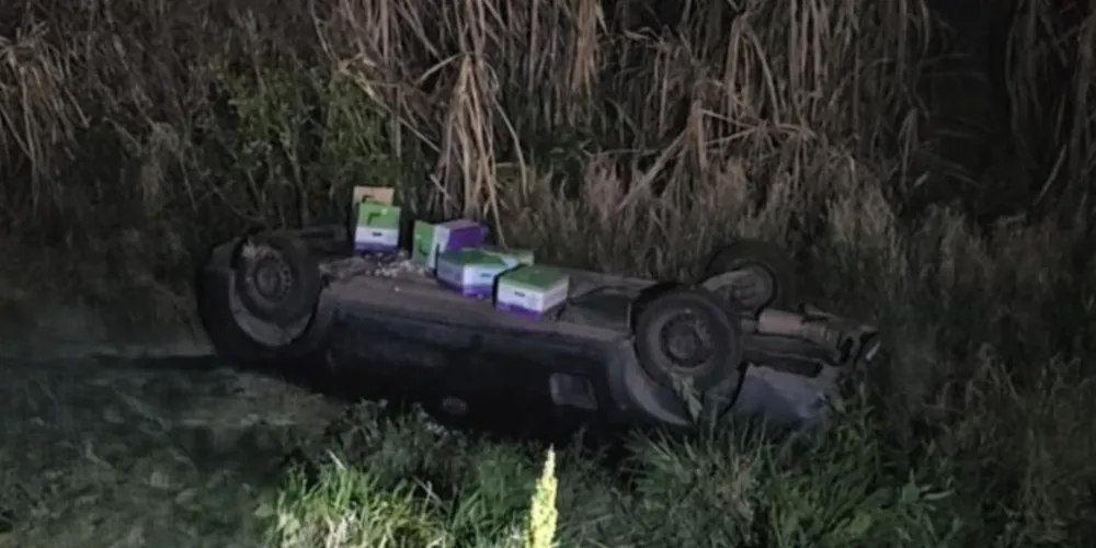 Veículo capotou na noite dessa quinta-feira (25)