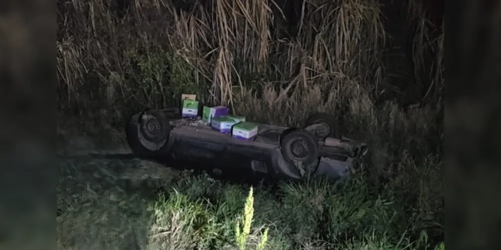 Veículo capotou na noite dessa quinta-feira (25)