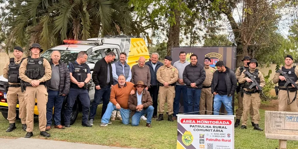 O ato de entrega contou com a presença do Prefeito de Castro, Reinaldo Cardoso e dos presidentes dos sindicatos rurais dos municípios atendidos