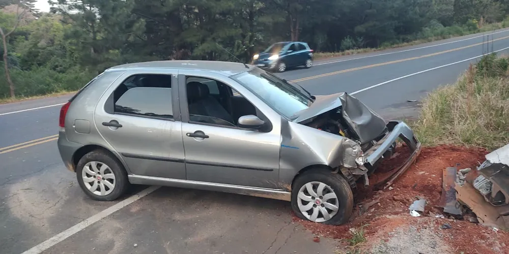 O motorista perdeu o controle do carro, um Fiat Palio