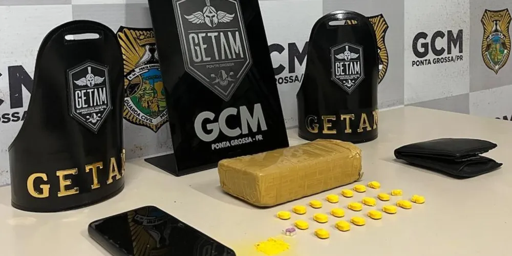 Cerca de meio quilo de drogas foram apreendidas