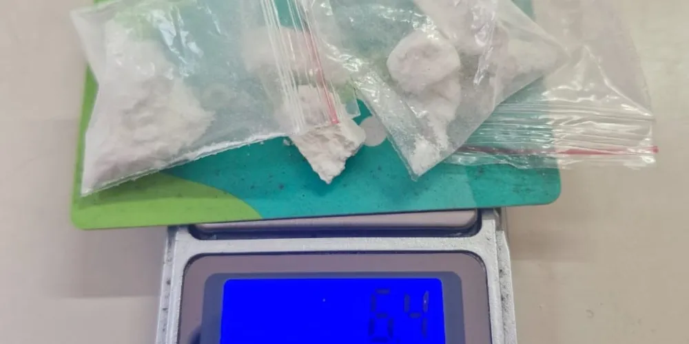 Drogas foram encontradas dentro do veículo