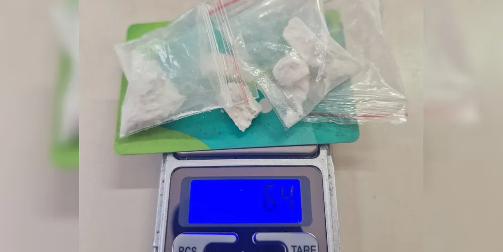 Drogas foram encontradas dentro do veículo