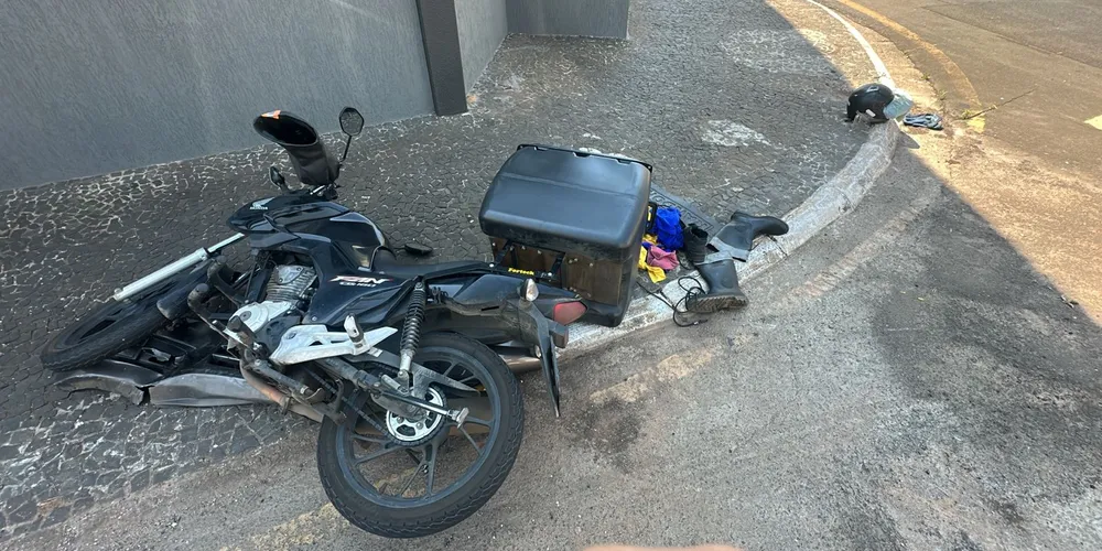 Batida envolveu uma motocicleta ronda e um Celta