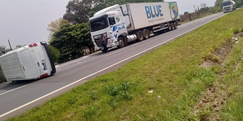 O acidente aconteceu no início da tarde desta terça-feira (30)