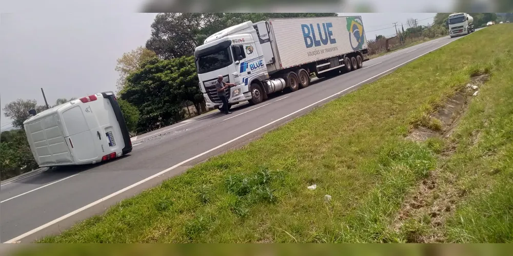 O acidente aconteceu no início da tarde desta terça-feira (30)