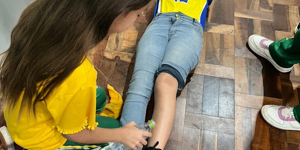 Ao longo da dinâmica, os alunos recriaram movimentos e ações que devem ser tomadas em casos de acidentes