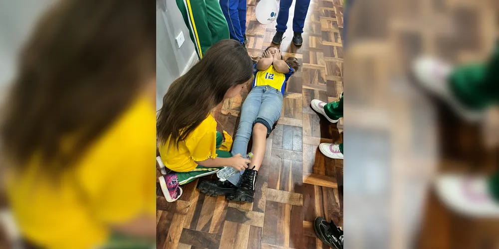 Ao longo da dinâmica, os alunos recriaram movimentos e ações que devem ser tomadas em casos de acidentes