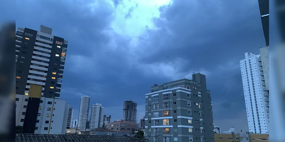 Previsão de tempestade com ventos intensos está marcada para a noite desta terça-feira (30)