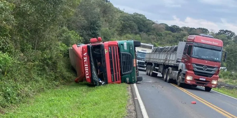 Tombamento ocorreu no sentido Guaragi a Teixeira Soares
