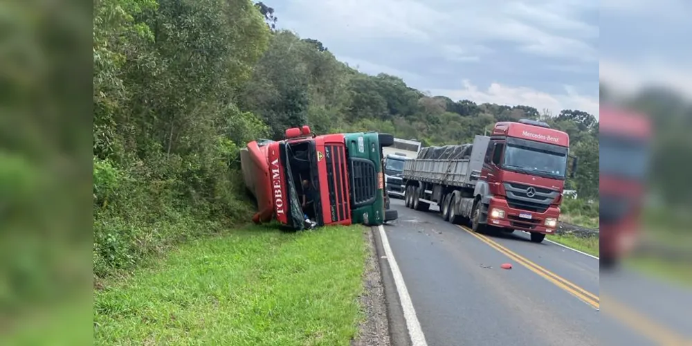 Tombamento ocorreu no sentido Guaragi a Teixeira Soares