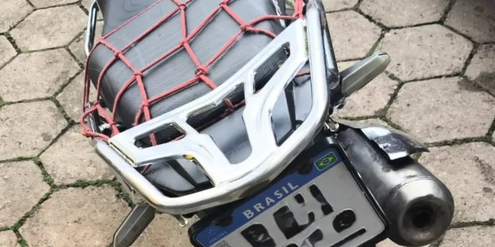 O veículo foi apreendido e encaminhado à Delegacia de Polícia Civil de Piraí do Sul