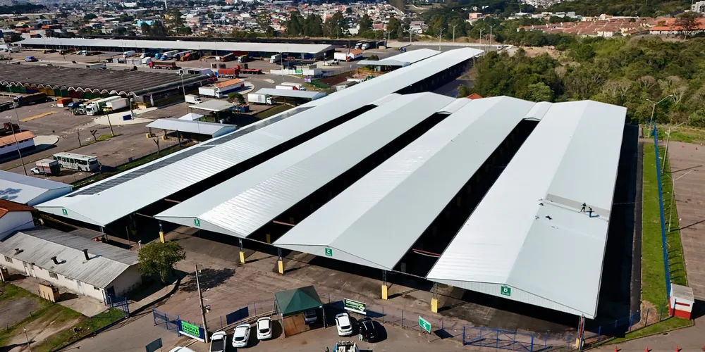 A empresa é especializada não somente em obras residenciais, comerciais e industriais, mas também atua em obras de infraestrutura