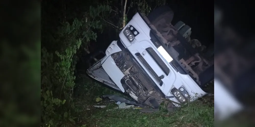 Veículo foi encontrado de cabeça para baixo