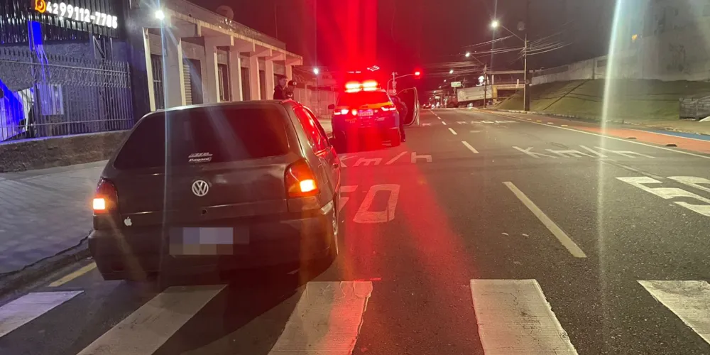 Foi necessário conter o rapaz, devido a sua resistência