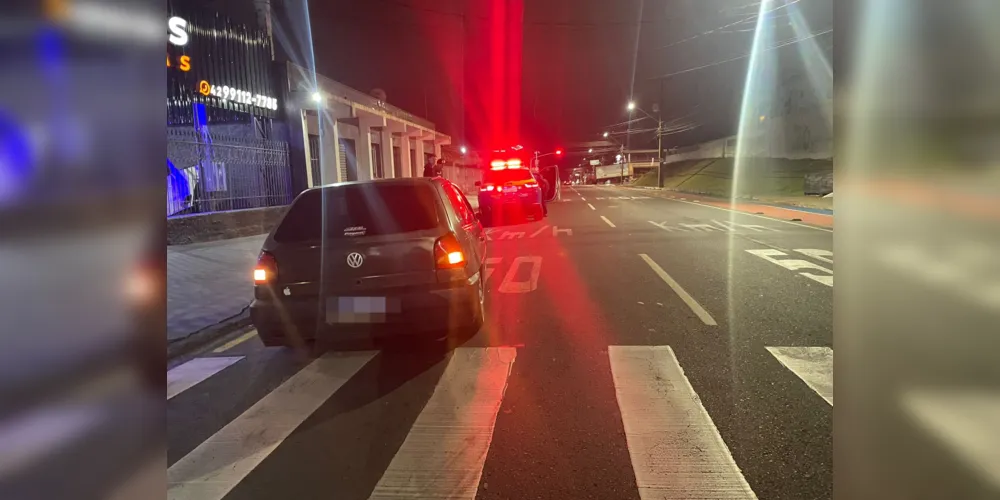 Foi necessário conter o rapaz, devido a sua resistência