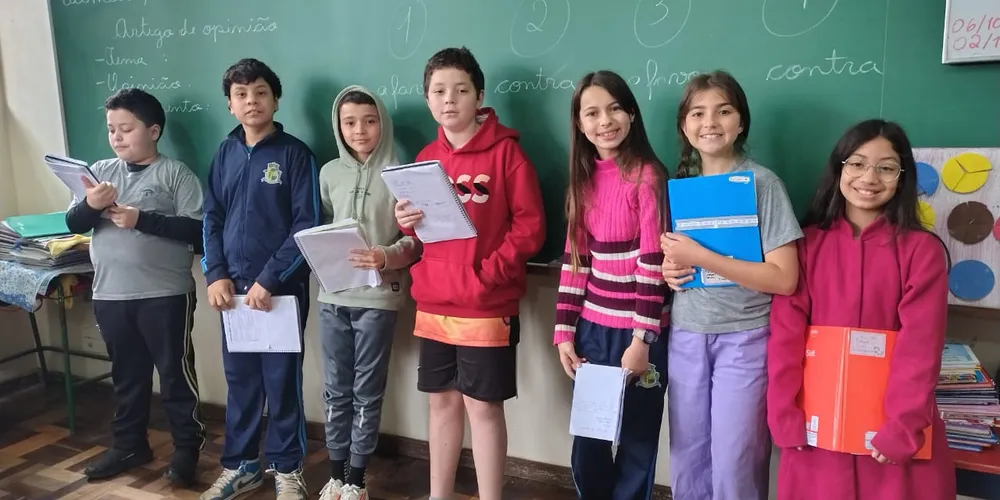 A turma se dividiu em dois grupos durante o principal debate, um favorável a utilização de celulares e outro contrário