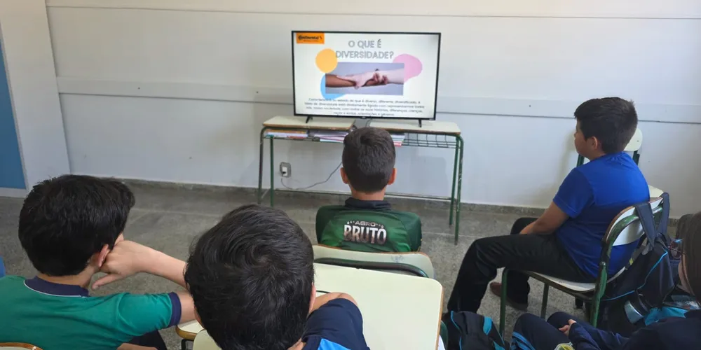 A proposta foi iniciada com a videoaula do Vamos Ler sobre diversidade