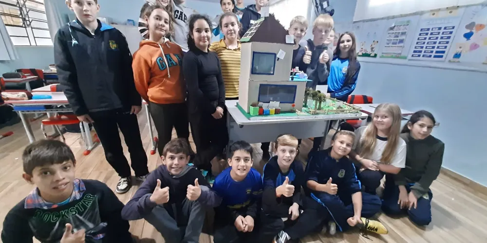 A proposta final realizada pela turma envolveu a criação de uma maquete