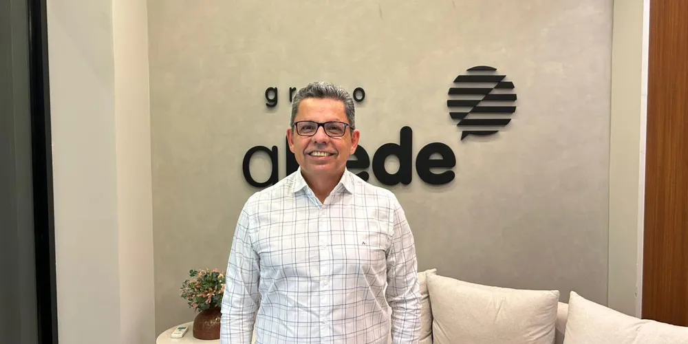 Miguel Sanches, reitor da UEPG, esteve na sede do Grupo aRede durante a tarde desta segunda-feira (6)